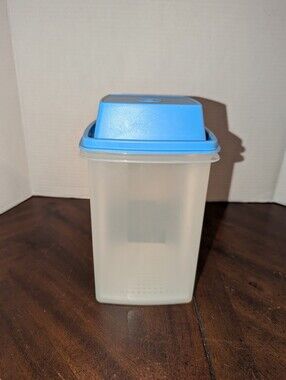 Tupperware Pickle Keeper